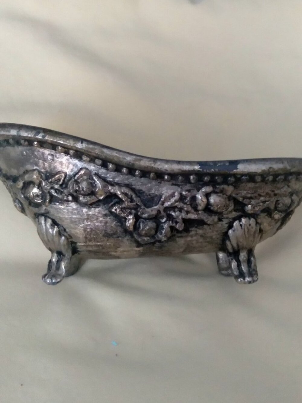 6" Metal-Cast Clawfoot Bathtub